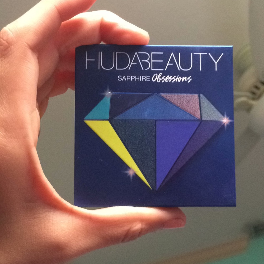 Huda beauty sapphire obsessions blue eyeshadow
